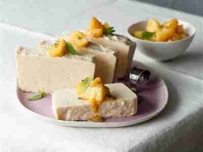 Veganes Apfelparfait mit Apfel-Passionsfrucht-Kompott