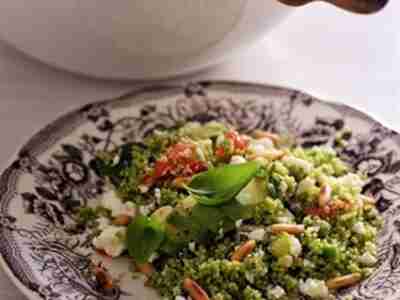 Grüner Couscous mit Feta, Grapefruit und Avocado
