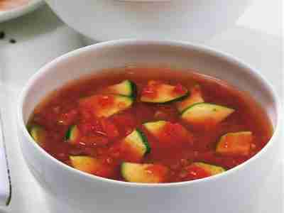 Tomatensuppe mit Zucchini