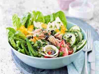 Nizza-Salat mit Sardellenvinaigrette