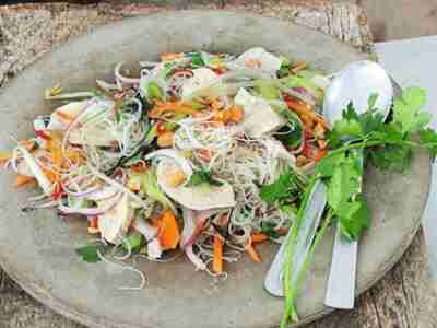 Hähnchen-Reisnudel-Salat