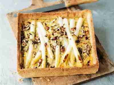 Spitzkohlquiche mit Spargel