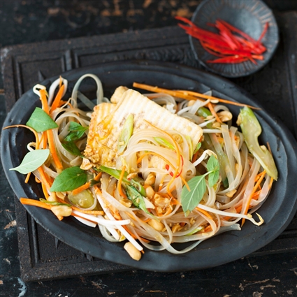 Würziger Tofu mit Glasnudelsalat