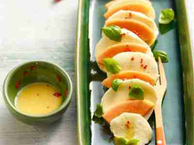 Papaya-Mozzarella mit Chili-Vinaigrette