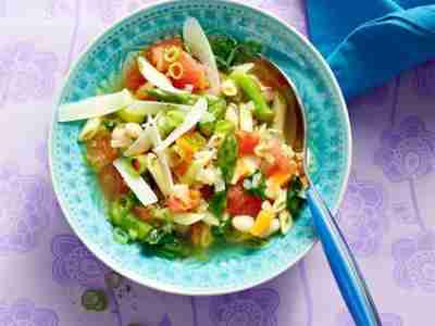 Vegetarische Frühlings-Minestrone