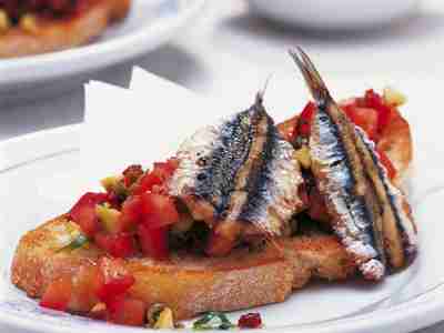 Tomaten-Sardellen-Crostini