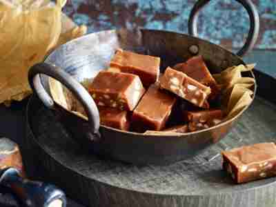 Vollmilch-Erdnuss-Fudge