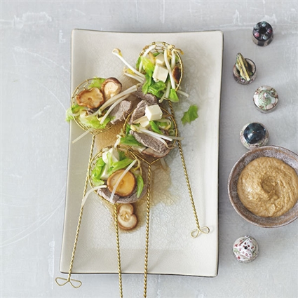 Japanisches Fondue mit Sesamdip