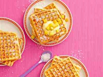 Kokoswaffeln mit Mangocreme