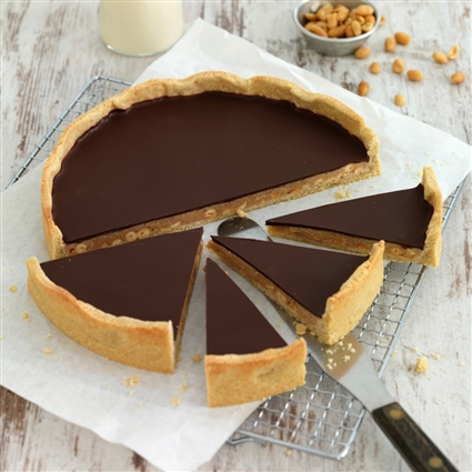 Vegane Kokoskaramell-Tarte mit Erdnüssen