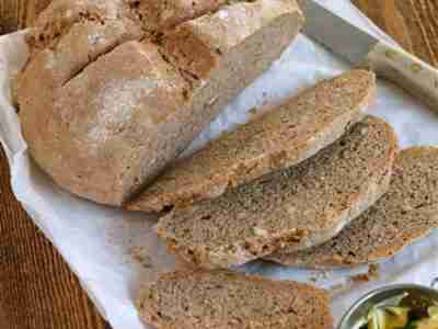 Veganes kerniges Brot für jeden Tag