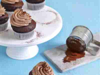 Vegane Nougat-Cupcakes mit weichem Kern