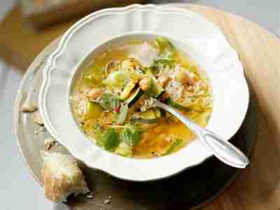 Zucchini-Reis-Suppe mit Minze