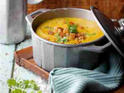 Gelbe Linsensuppe mit Koriander