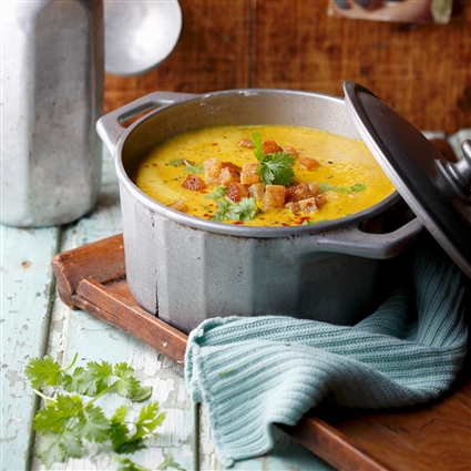 Gelbe Linsensuppe mit Koriander