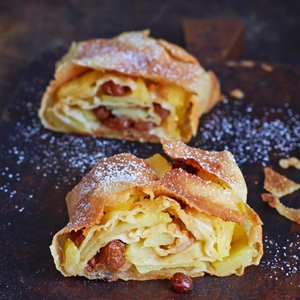 Zwei Apfelstrudel