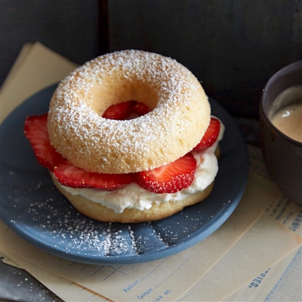 Savarins mit Erdbeeren