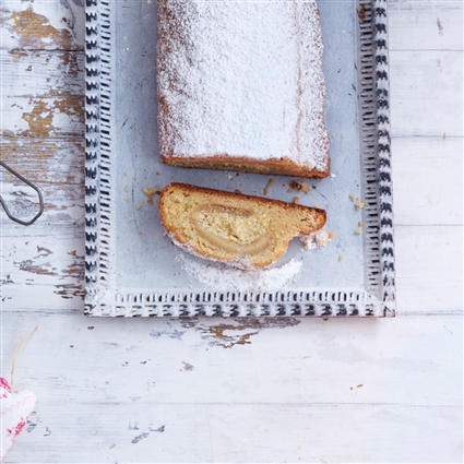 Feiner Stollen mit Marzipanfüllung