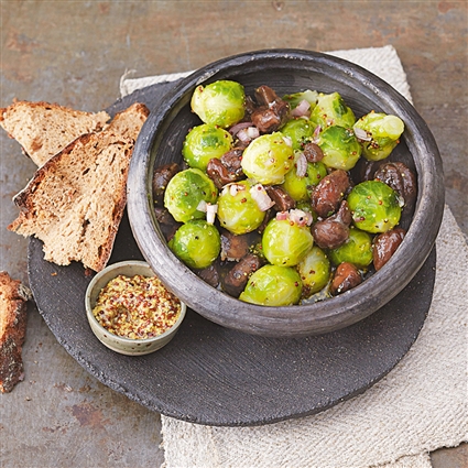 Schneller Rosenkohl-Maronen-Salat