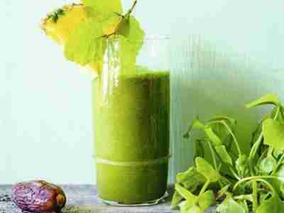 Grüner Smoothie mit Portulak und Babyspinat