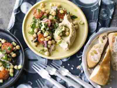 Veganer Kichererbsensalat mit Hummus