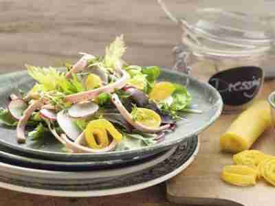 Schneller Biergartensalat mit Omelett