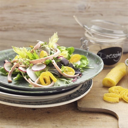 Schneller Biergartensalat mit Omelett