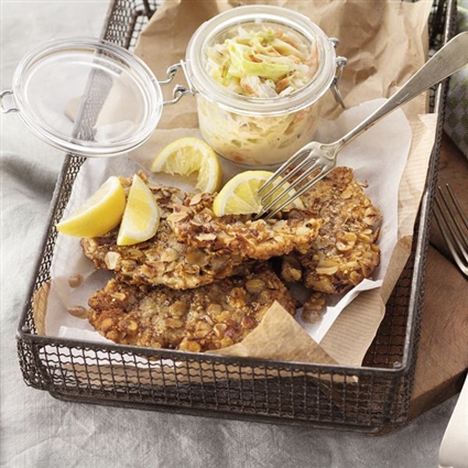 Nuss-Schnitzel mit Cole Slaw