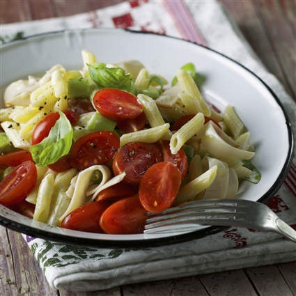 Nudelsalat mit Tomaten