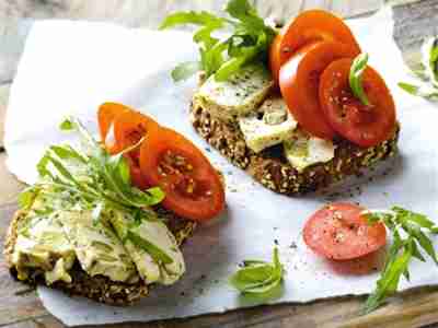 Bruschetta mit Tofu und Rucola