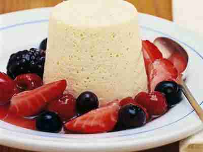 Bayerische Creme mit Beerenkompott