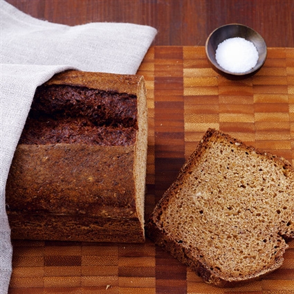 Dunkles Mischbrot mit Weizenkeimen