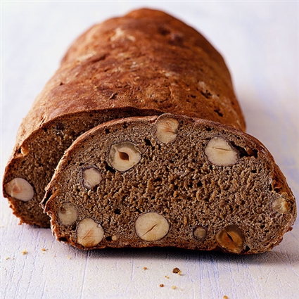 Haselnussbrot mit ganzen Haselnüssen