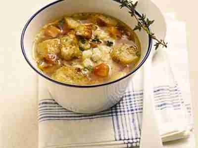 Brotsuppe mit Tomaten und Käse