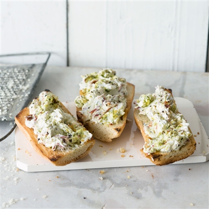 Ziegenkäse-Pesto-Piripiri-Aufstrich