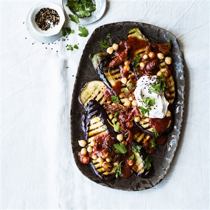 Auberginensalat mit Kichererbsen