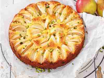 Apfel-Grießkuchen mit Pistazien