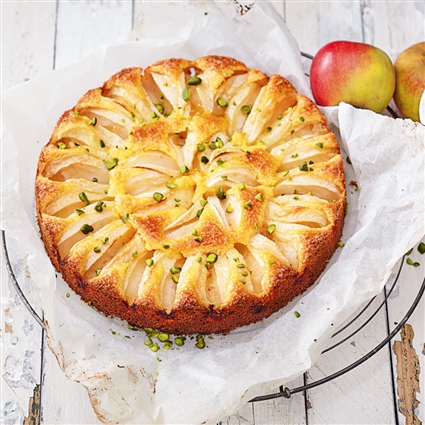 Apfel-Grießkuchen mit Pistazien