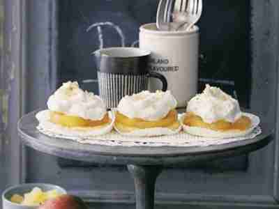 Apfel-Shortbread mit Ingwersahne