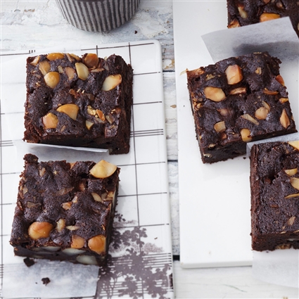Apfel-Macadamia-Brownies