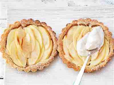 Apfel-Amarettini-Törtchen