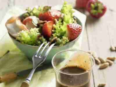 Honig-Balsamico-Dressing mit Sommersalat