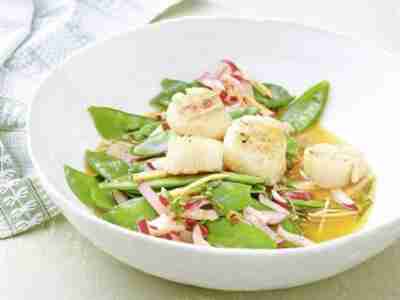 Zuckerschotensalat mit Jakobsmuscheln