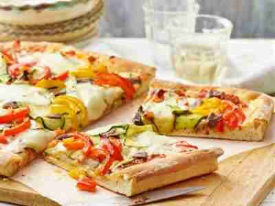 Zucchini-Paprika-Pizza