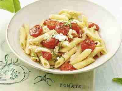 Pasta mit Brattomaten und Feta