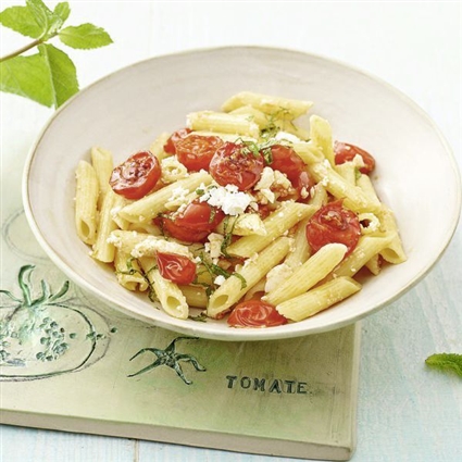 Pasta mit Brattomaten und Feta