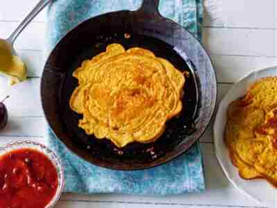 Zimtpfannkuchen mit Zwetschgenmus