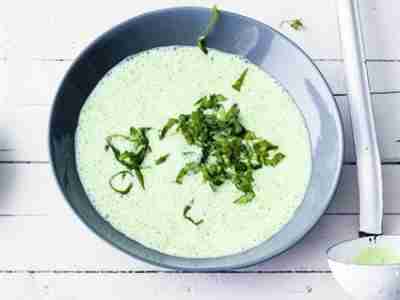 Basilikum-Dickmilch-Suppe