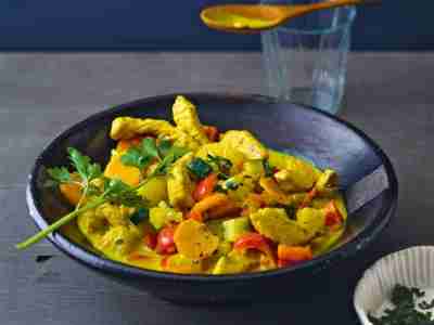 Gemüse-Ananas-Curry mit Putenbruststreifen