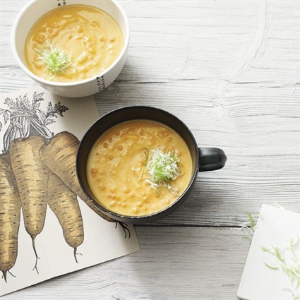 Möhren-Orangen-Suppe mit Linsen